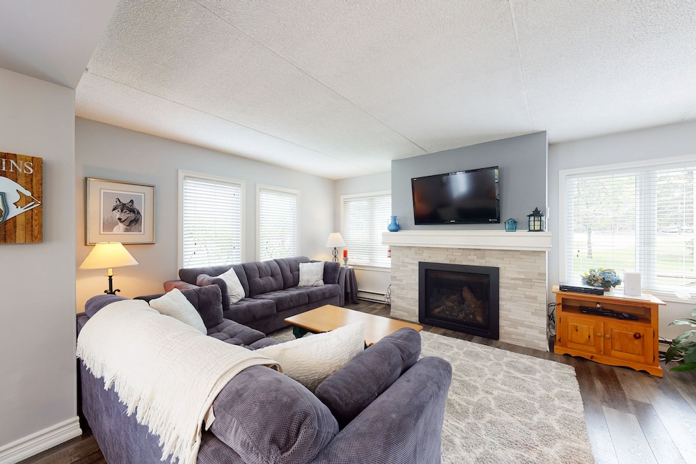 The Lodges At Blue Mountain Mountain Walk Condos 23/50