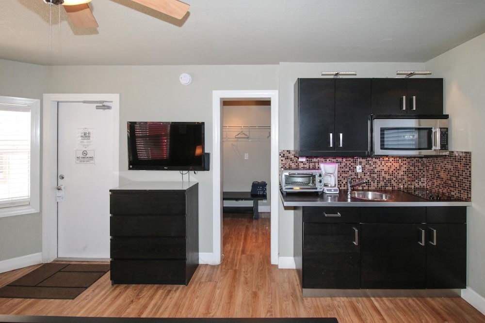 Sun Beach Inn 4/50