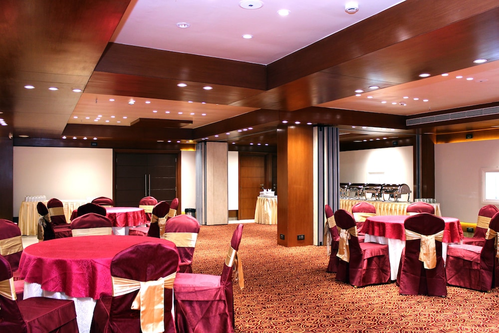Visitel -A Boutique Hotel. 53/58