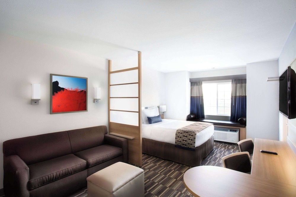 Microtel Inn and Suites By Wyndham Naples Vernal 33/50