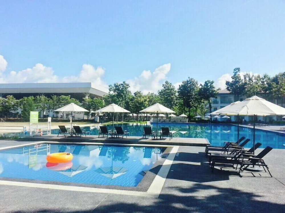 Century Langkasuka Resort 53/59