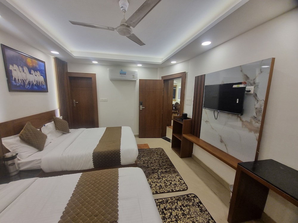 Muskan Hotel 12/48
