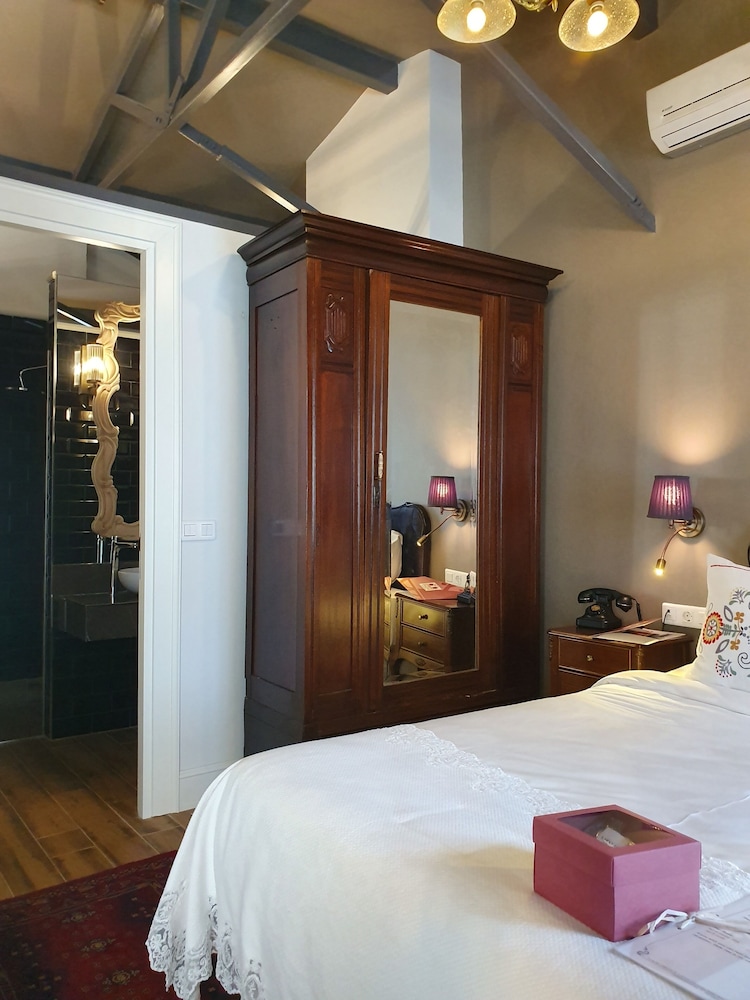 Faik Pasha Hotels 24/76