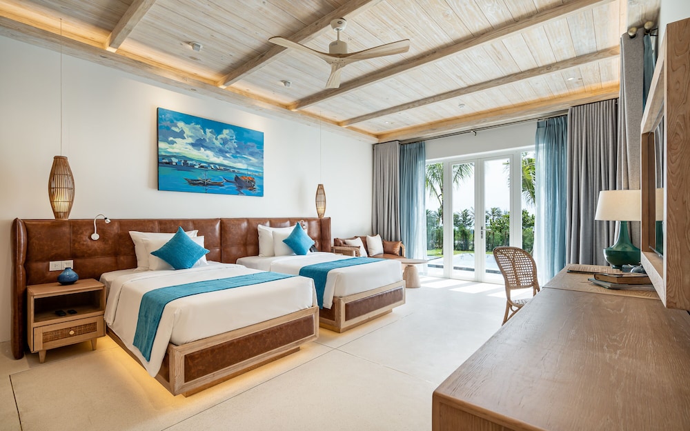 2 Bedrooms, Stelia, Residence, King and Twin Beds, Ocean View, Private Pool