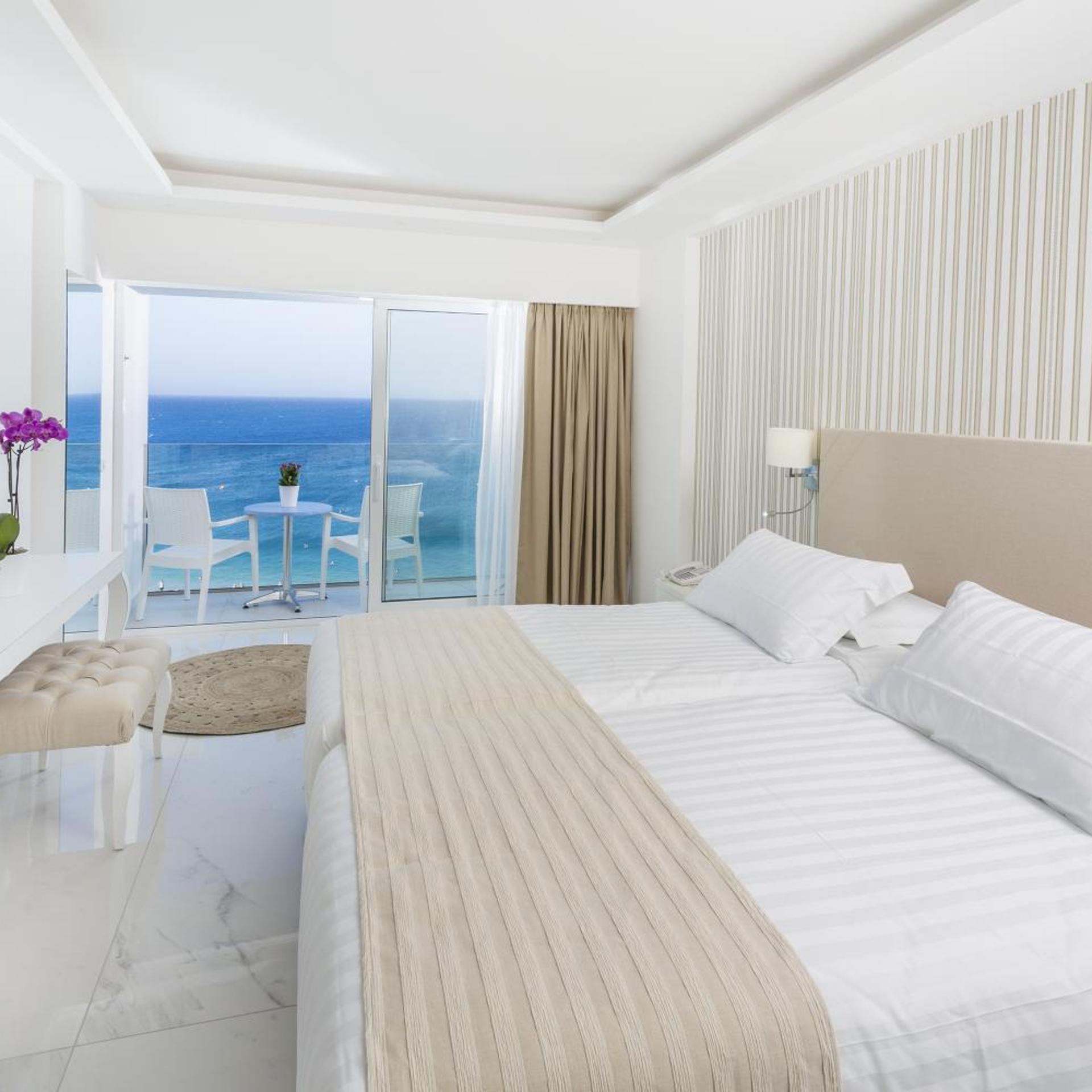 Room, Double or Twin Bed, Beach Front