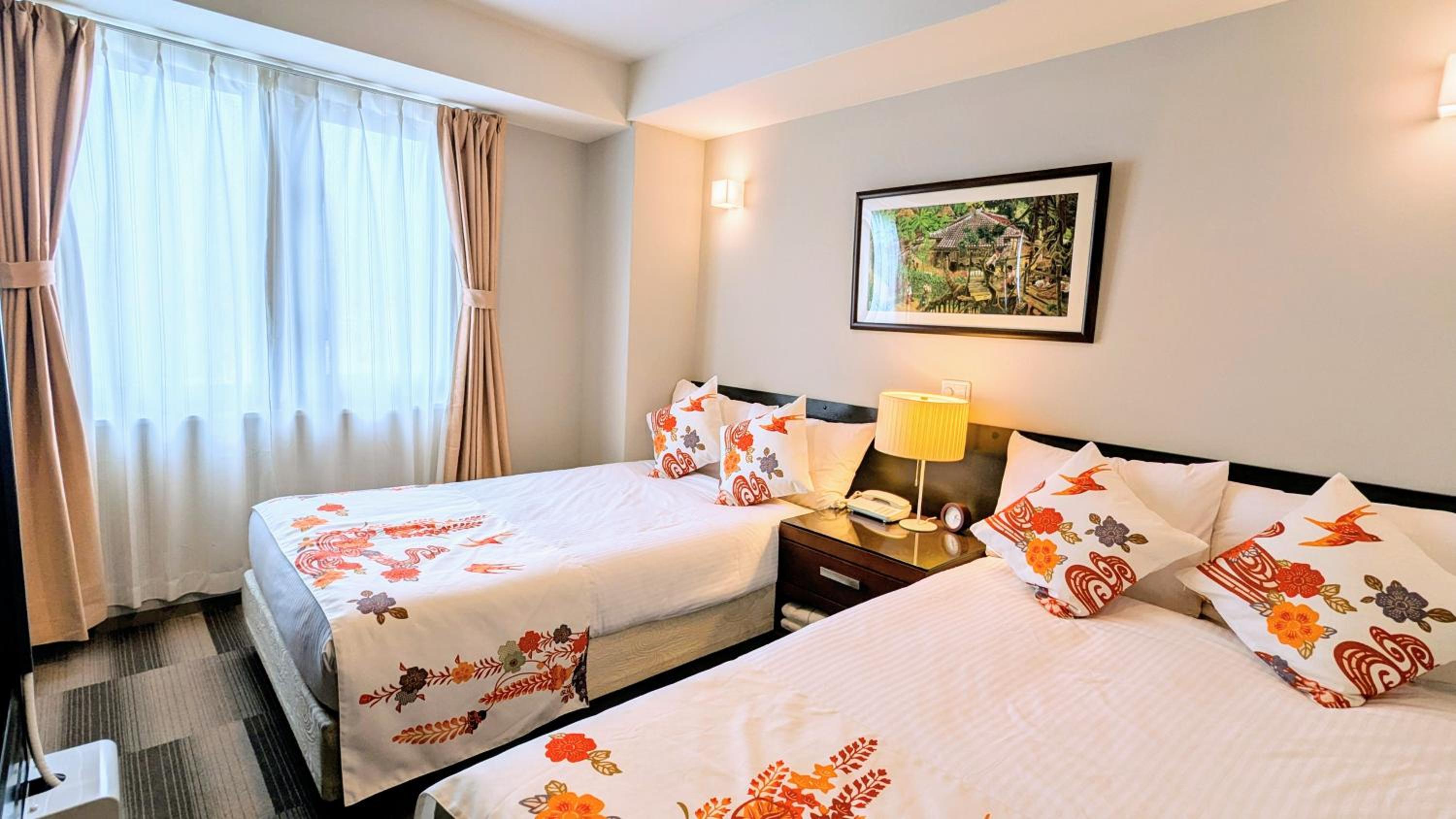 DELUXE, TWIN BEDS