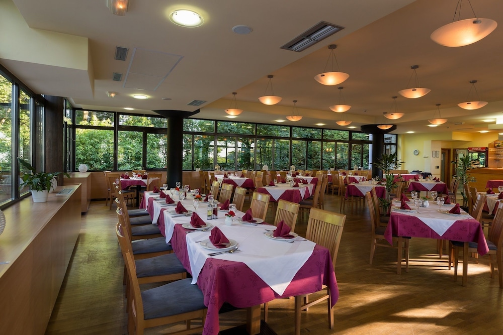 Hotel Tomislavov Dom 45/67