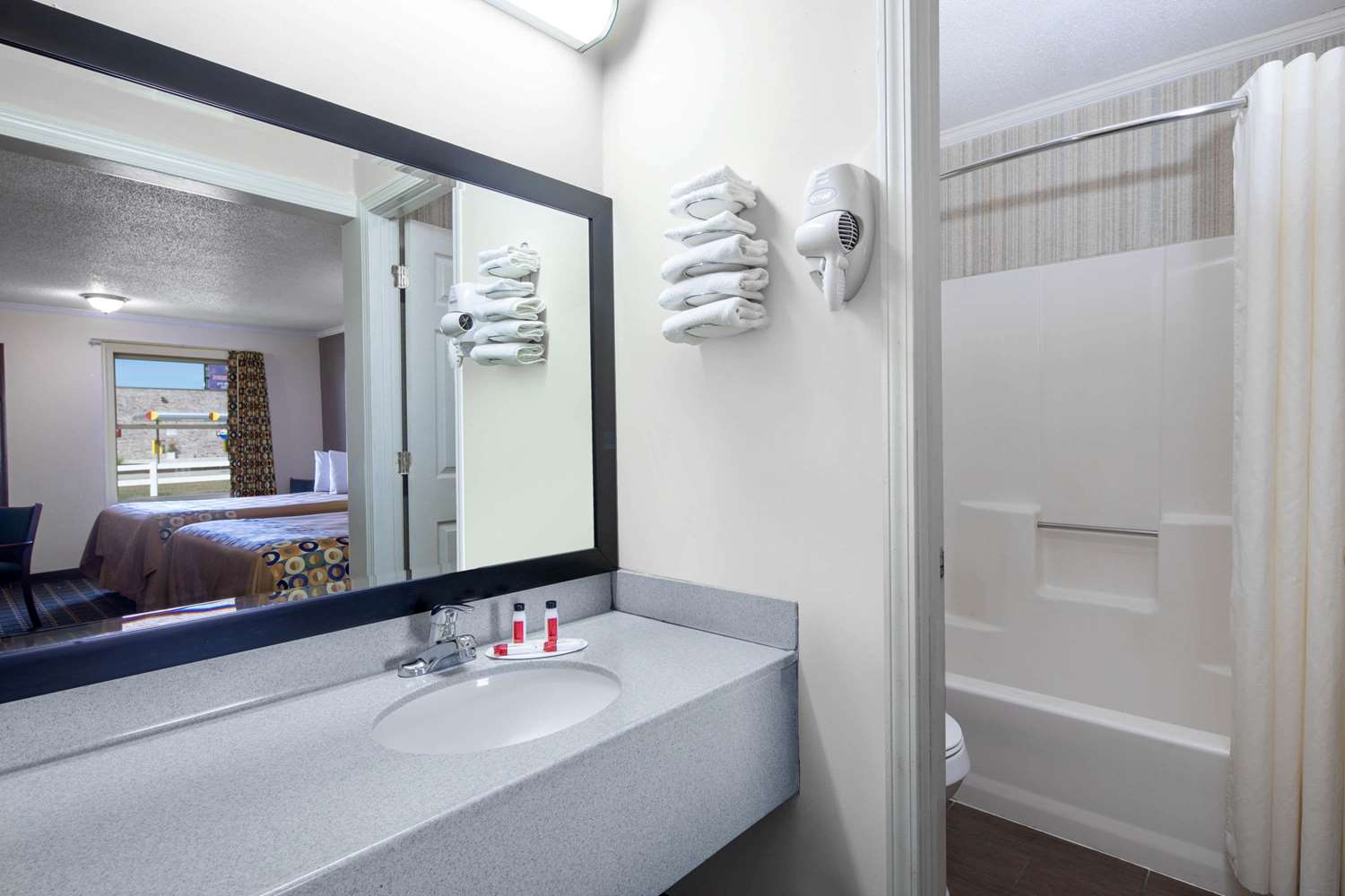 Travelodge by Wyndham Orangeburg 36/37