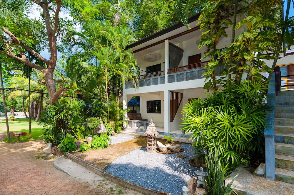 Sunshine Beach Resort 90/100
