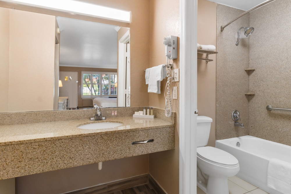 Vero Beach Inn & Suites 78/79