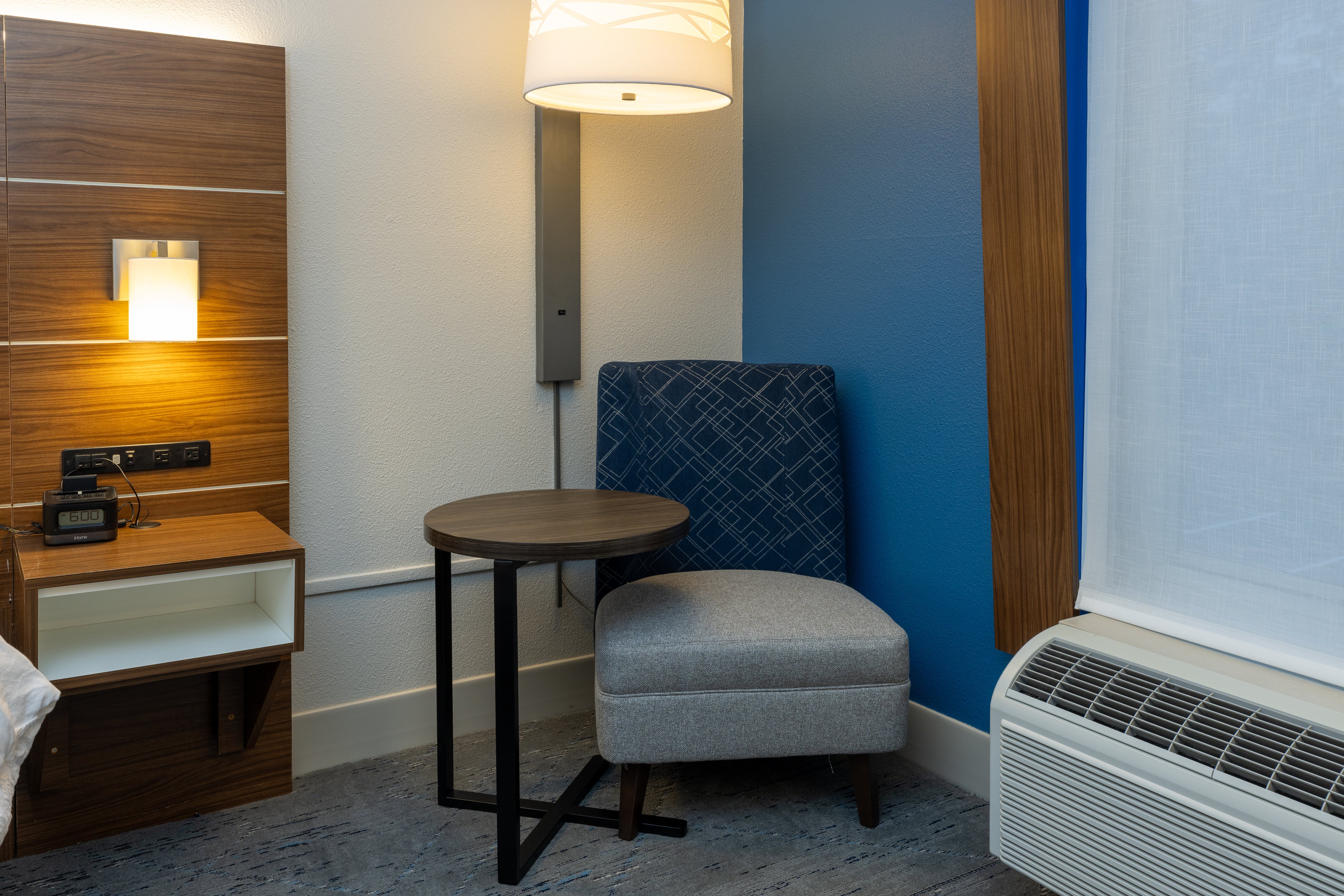Holiday Inn Express Charleston US Hwy 17 & I-526 49/77