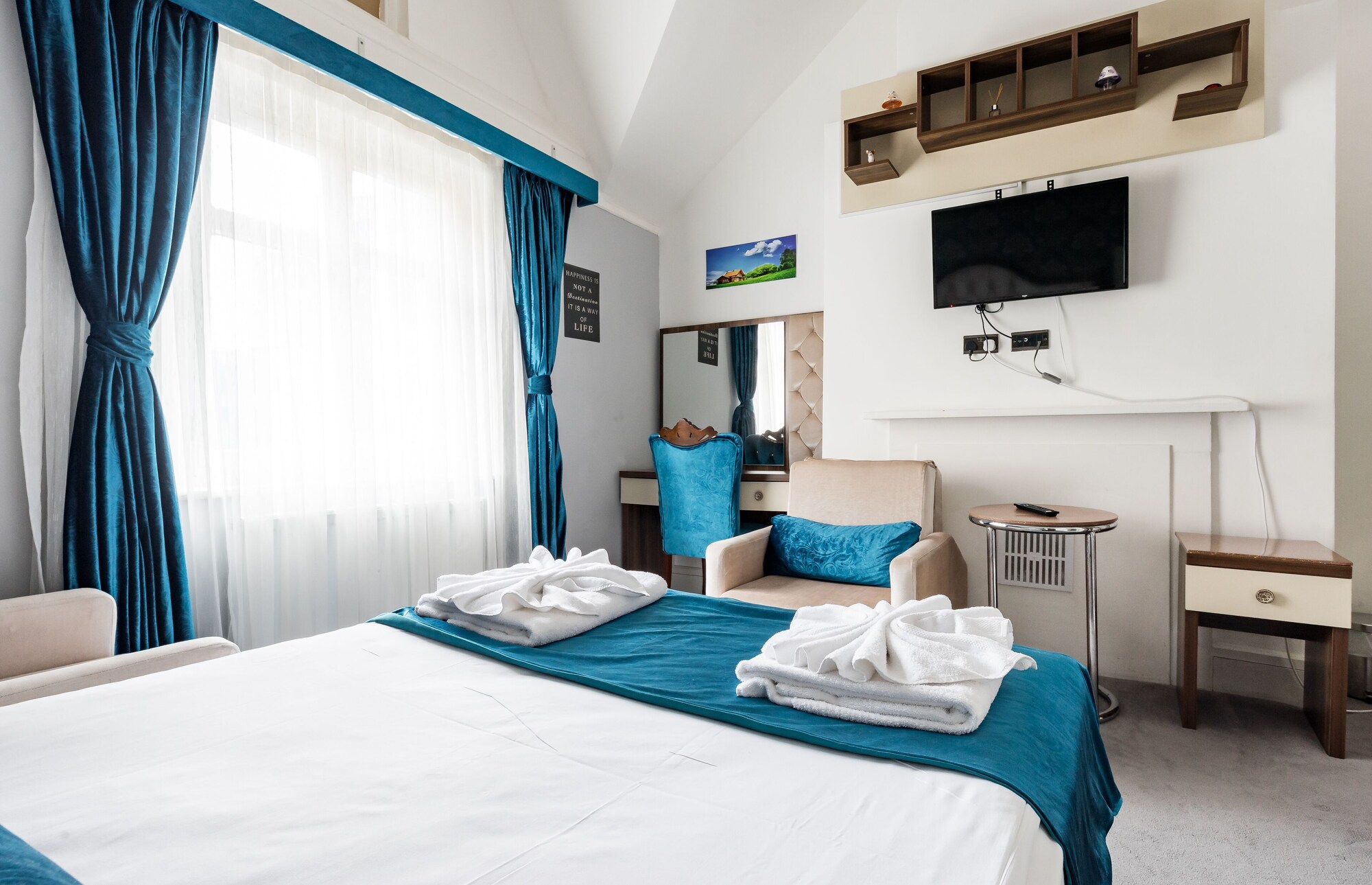 COMFORT, TRIPLE, PRIVATE BATHROOM