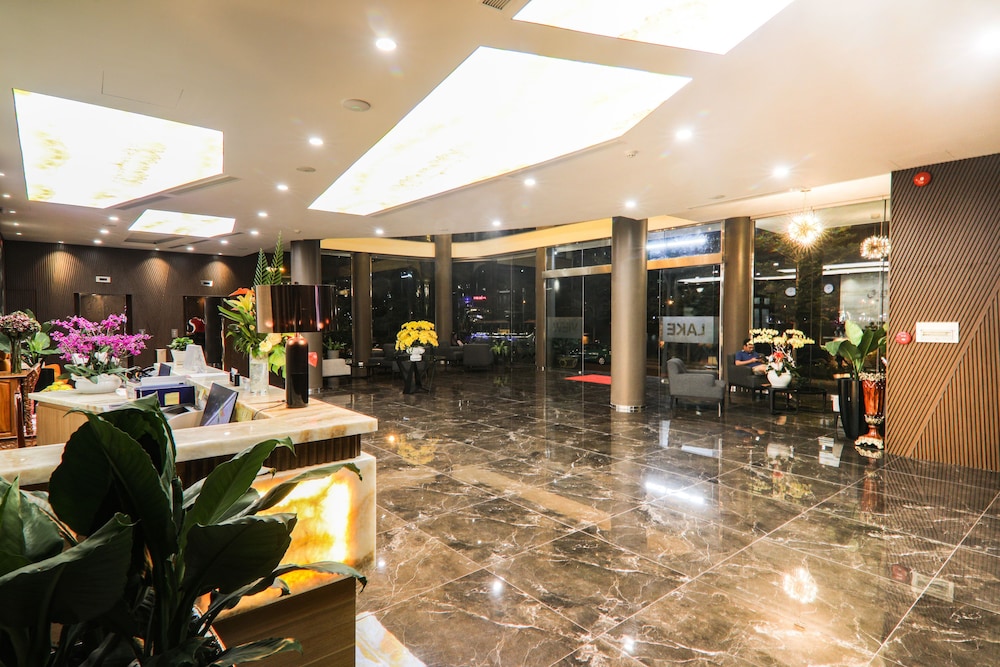 Lake View Hotel 60/69