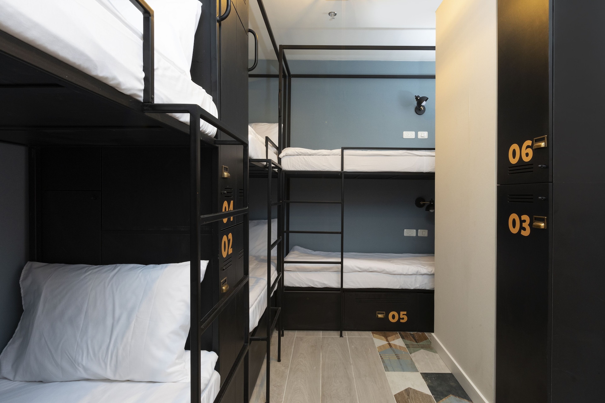 MIXED DORM, 12 PEOPLE
