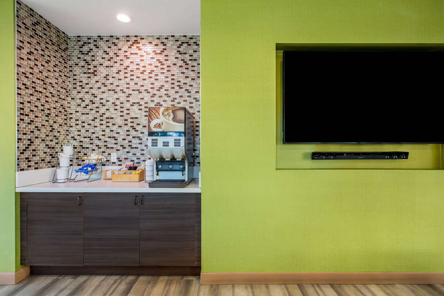 La Quinta Inn & Suites By Wyndham Pomona 12/52