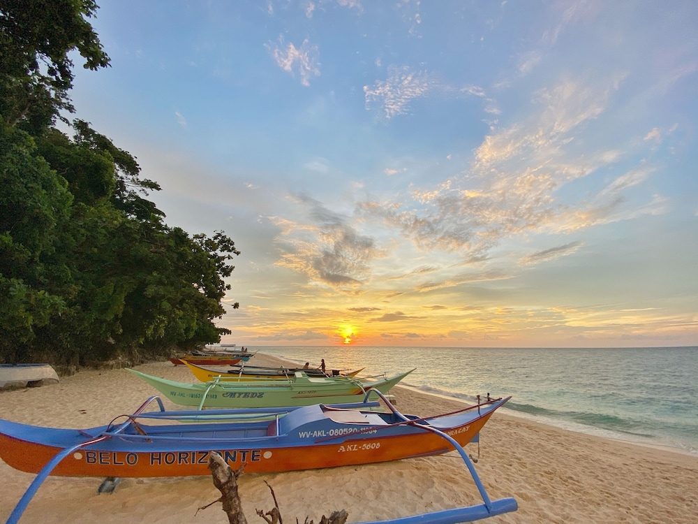 Jonys Beach Resort 41/44