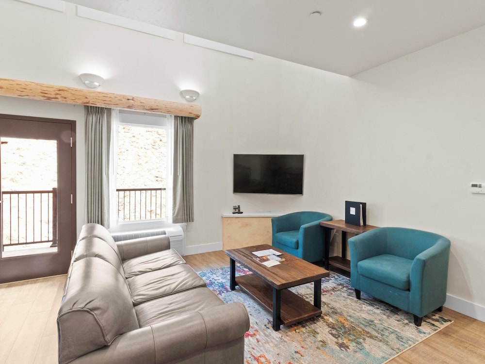 Bluff Dwellings Resort 46/67