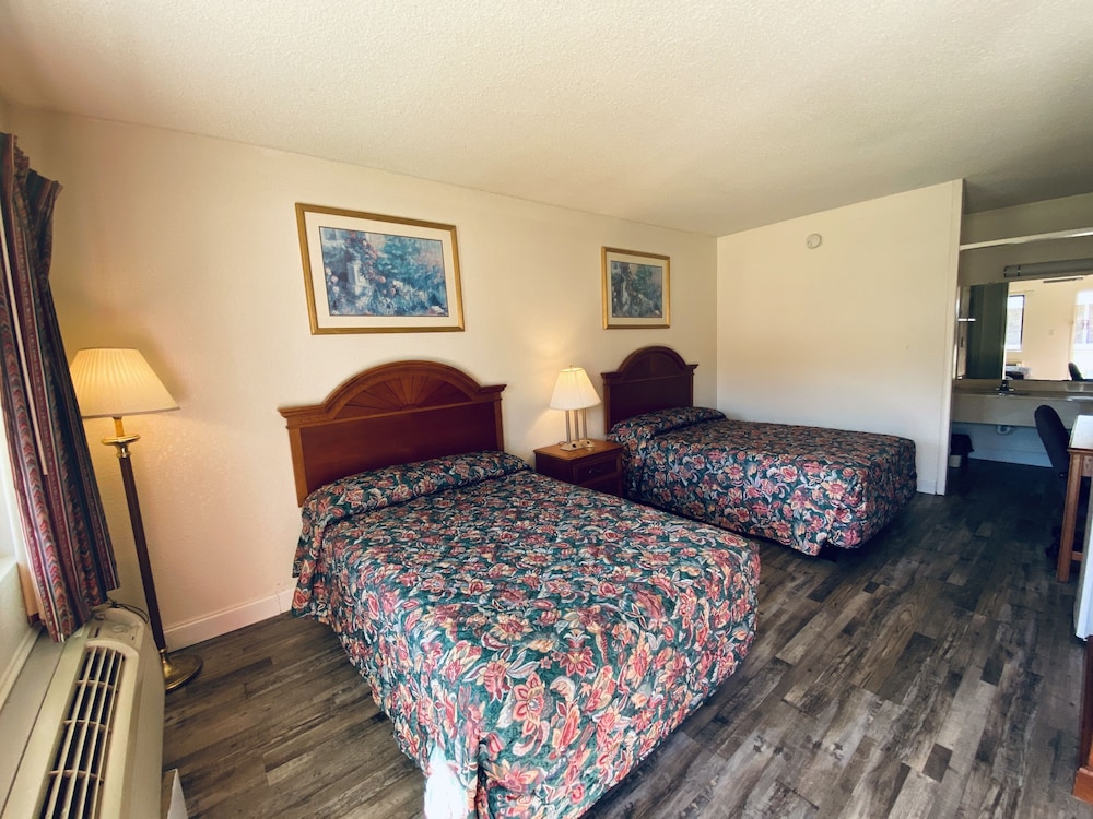 Travelers Place Inn & Suites 16/73