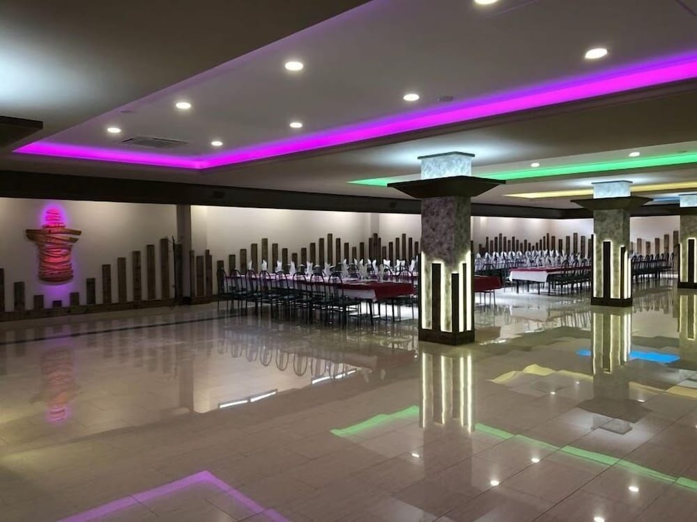 Hotel Restaurante Dama de Baza 37/55