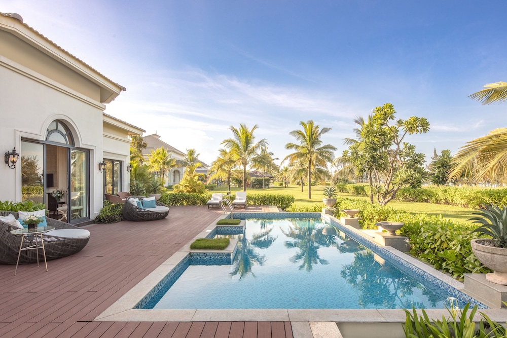 Melia Vinpearl Cua Sot Beach Resort 53/56
