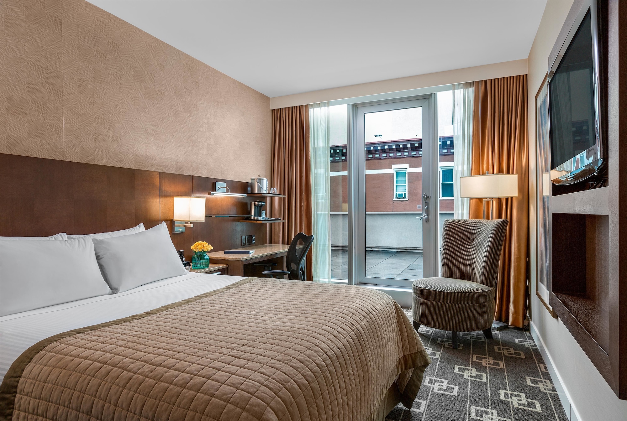 PREMIUM, QUEEN BED, LOW FLOOR