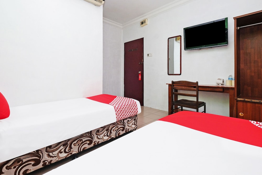 OYO 850 Gold Star Hotel 16/21