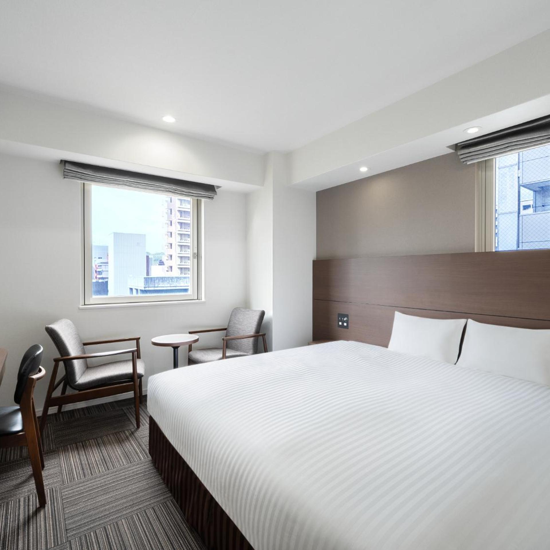 Moderate, King Bed