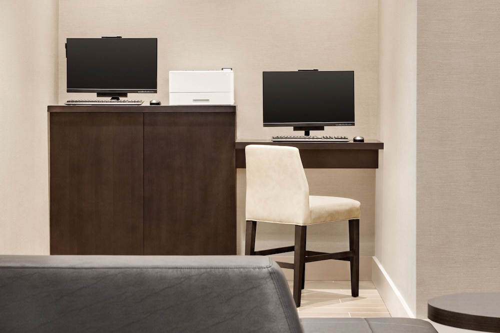Residence Inn by Marriott New York JFK Airport 21/36
