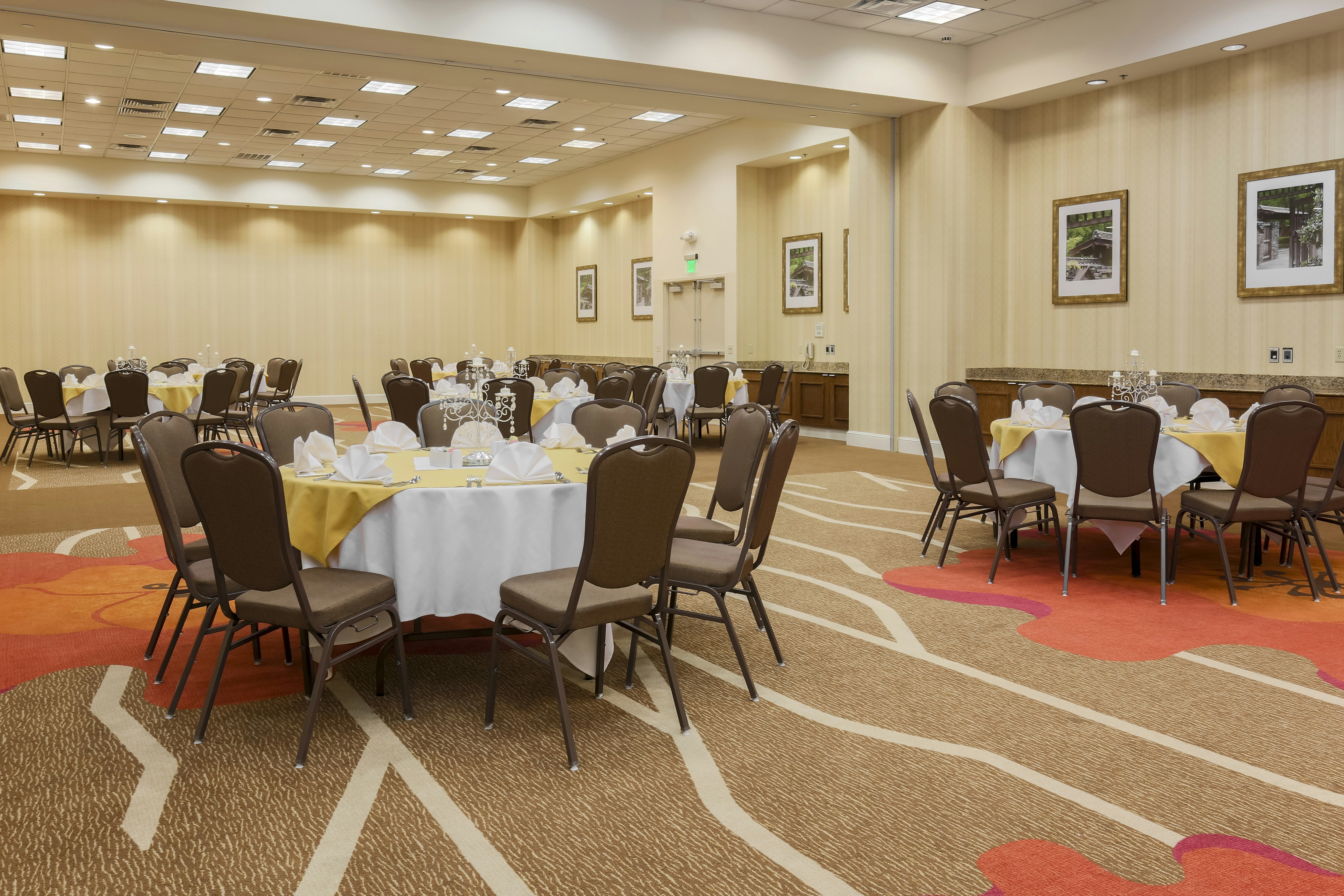 Hilton Garden Inn Dallas/Market Center 49/53