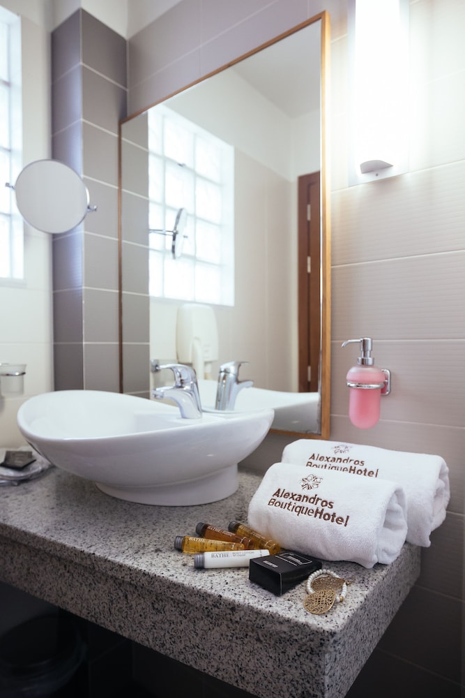 ALEXANDROS BOUTIQUE HOTEL 67/70