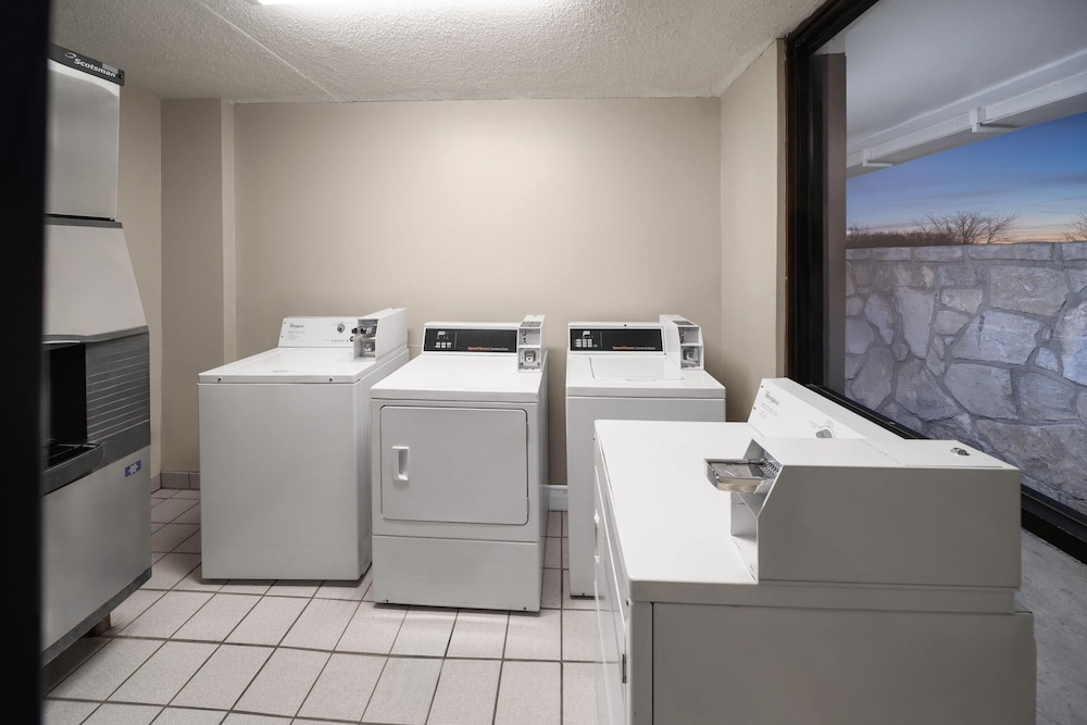 Days Inn by Wyndham Kansas City Northeast 50/65