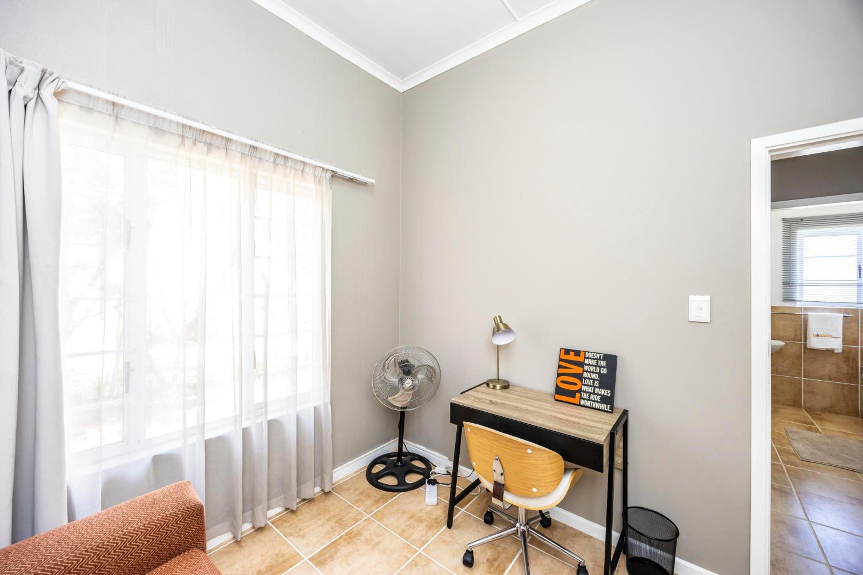 Modern Executive Unit 50/50