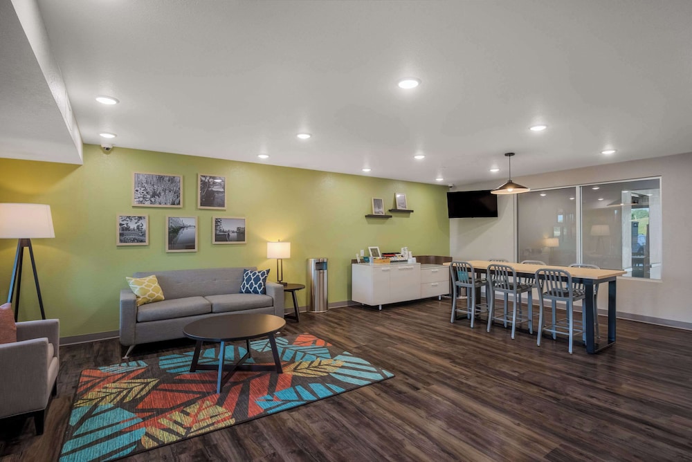 Woodspring Suites Milwaukee - Menomonee Falls 13/27