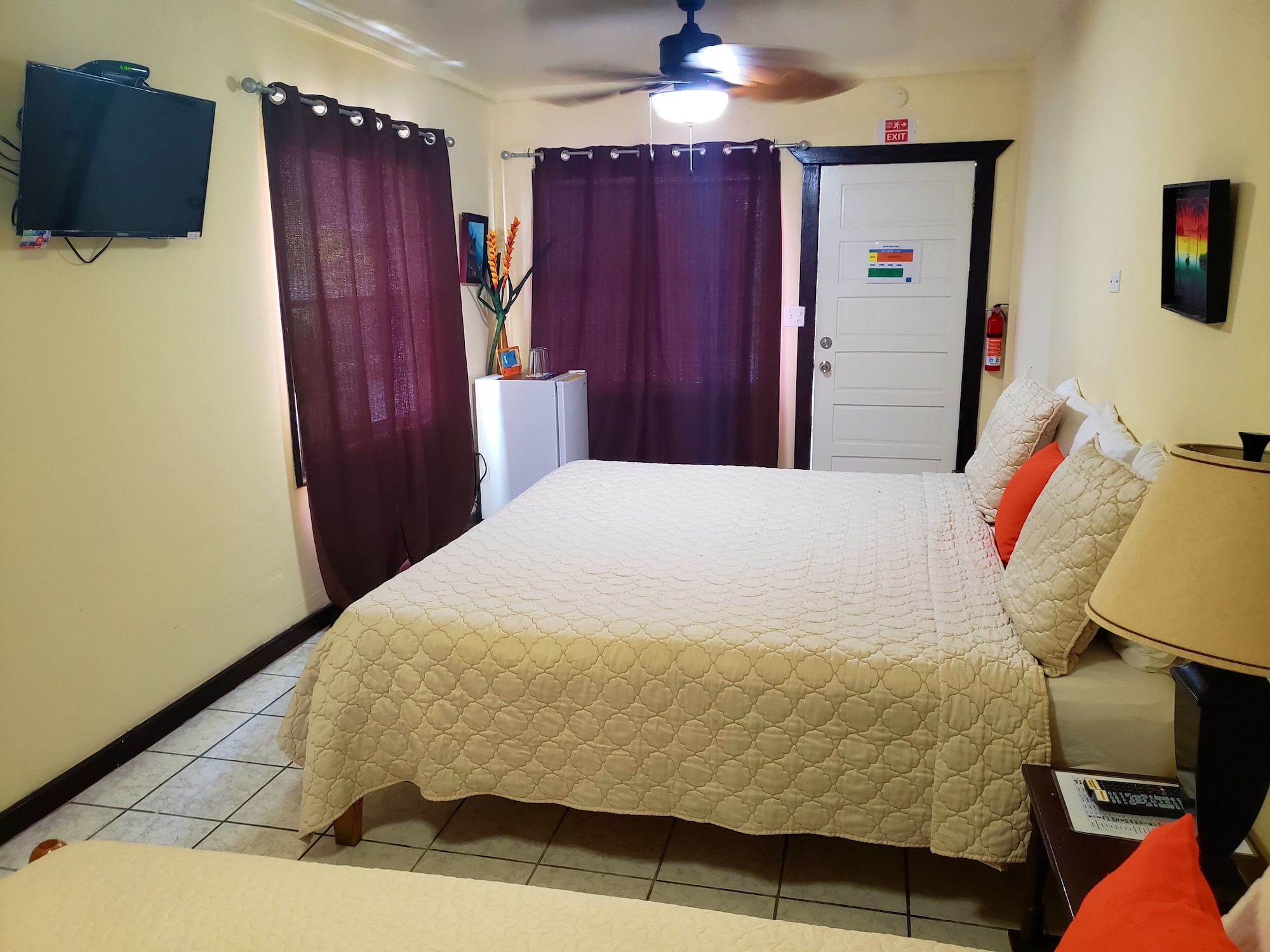 Suite, King Bed, Pool Side