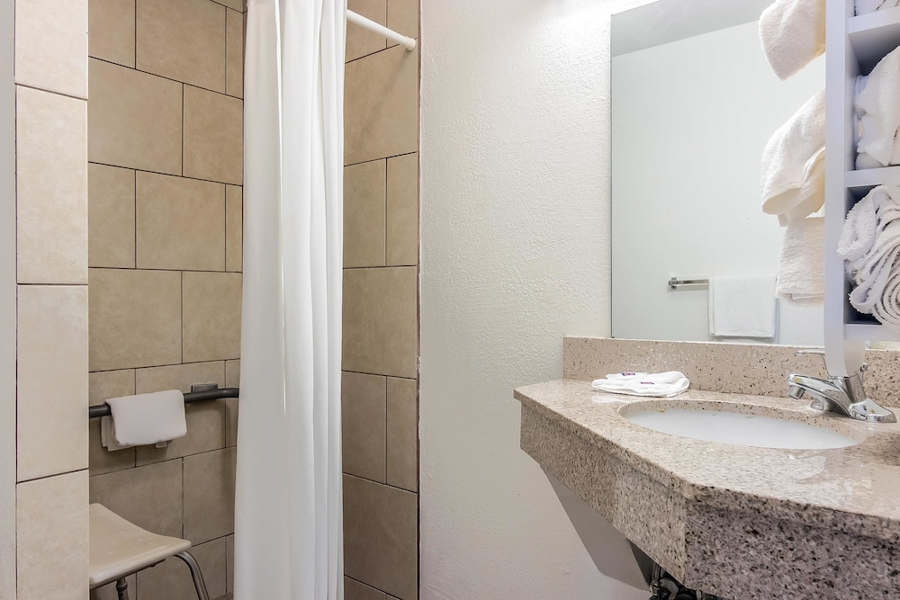 Motel6 Janesville, WI 16/52