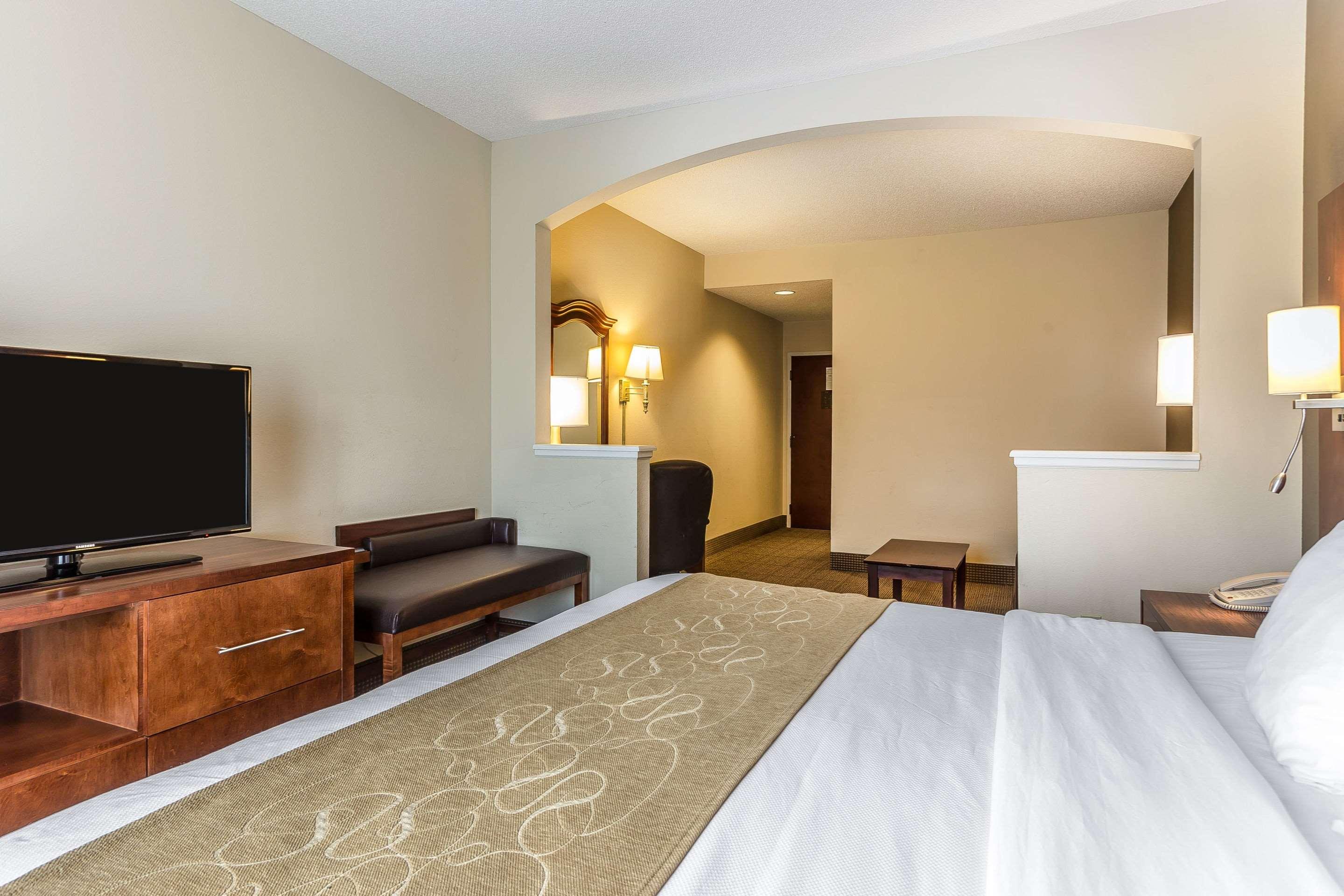 SUITE, KING BED