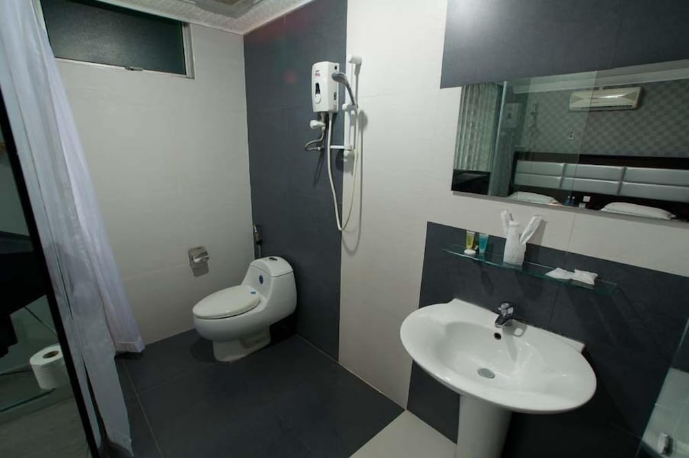 T Hotel 10/47