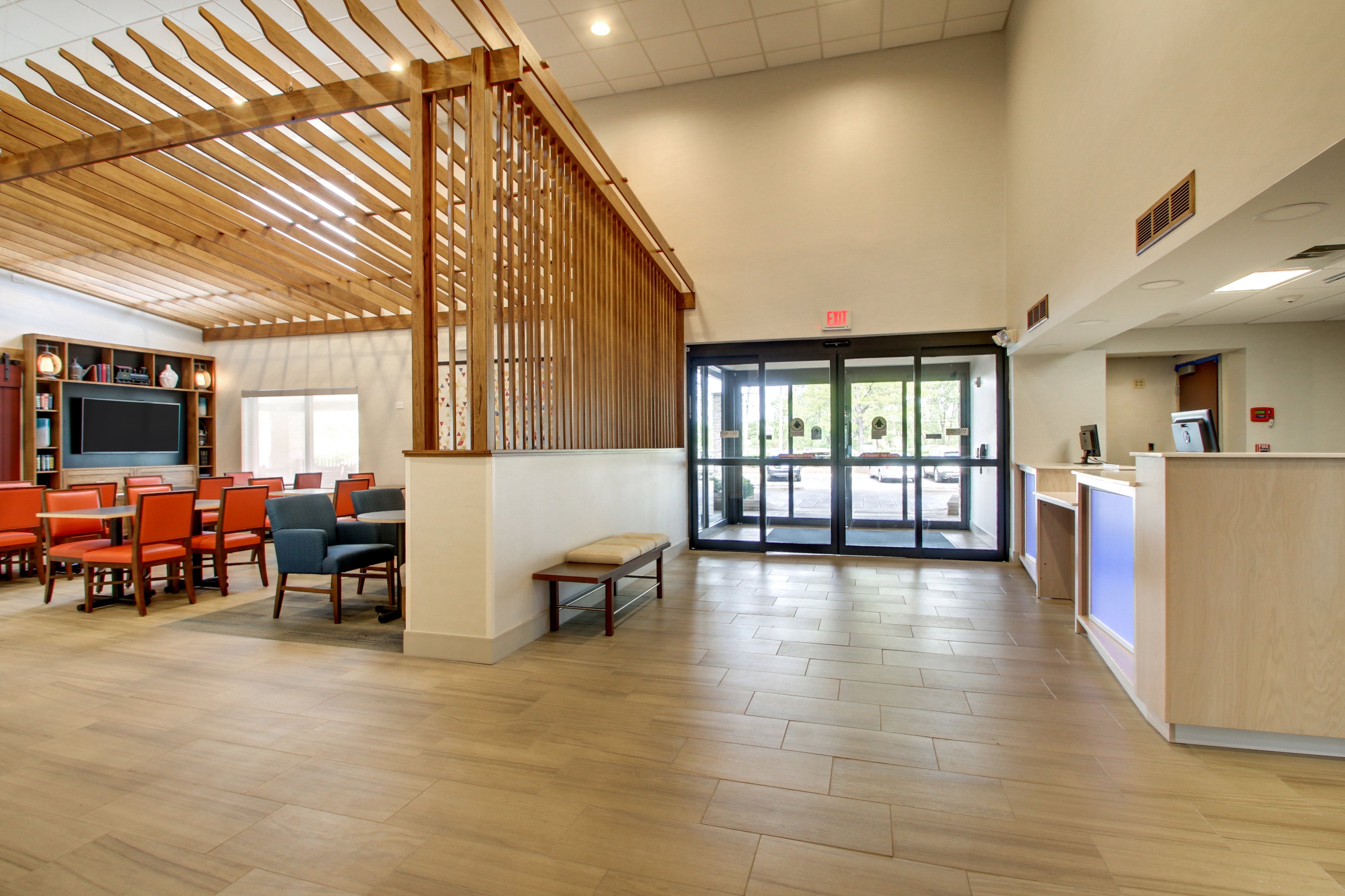 Holiday Inn Express & Suites AURORA NAPERVILLE 7/41