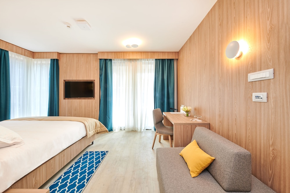 GARDEN SUITES AND ROOMS SOL UMAG 11/50