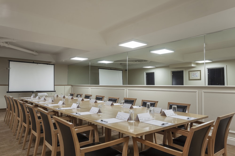 Orsett Hall Hotel 34/46