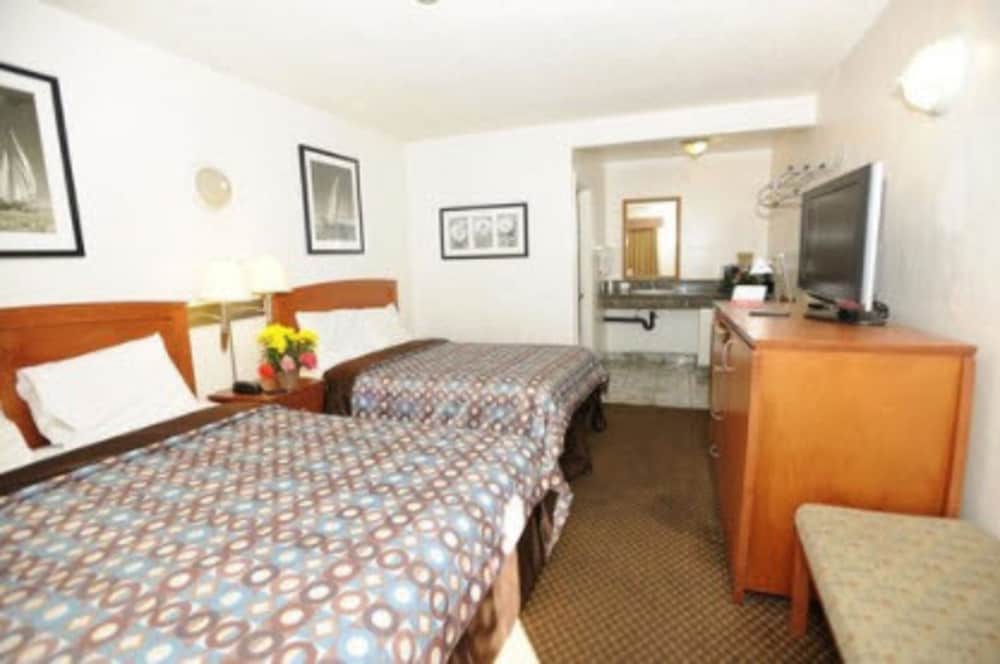Victoria Motel 5/24