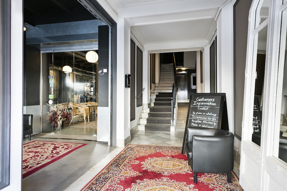 Fira Centric Apartments 9/72