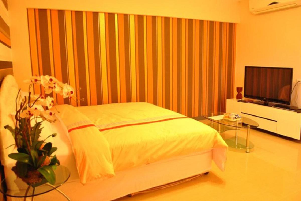 O.U.M. Hotel 17/34