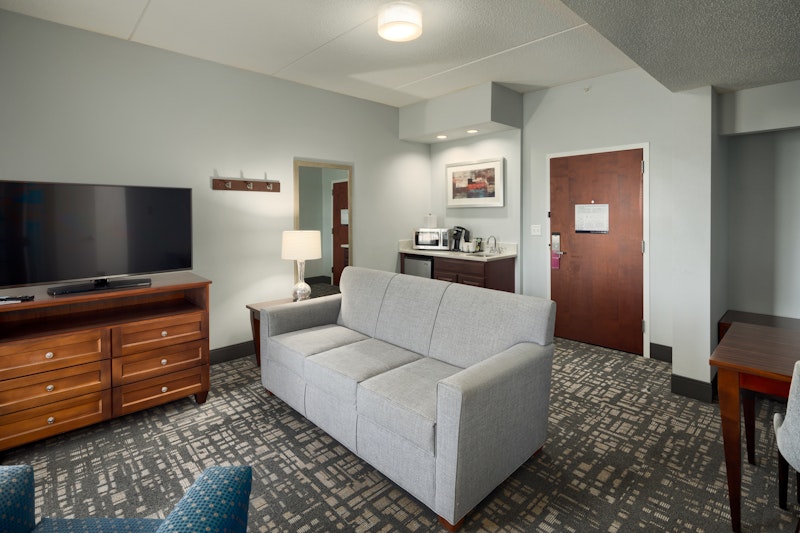Hampton Inn Louisville-Northeast 8/22