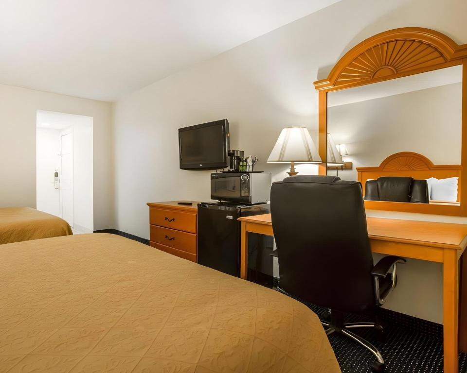 Ok, 2 Queen Beds, Pet Friendly, Smoking، Quality Inn Massena NY 2/2