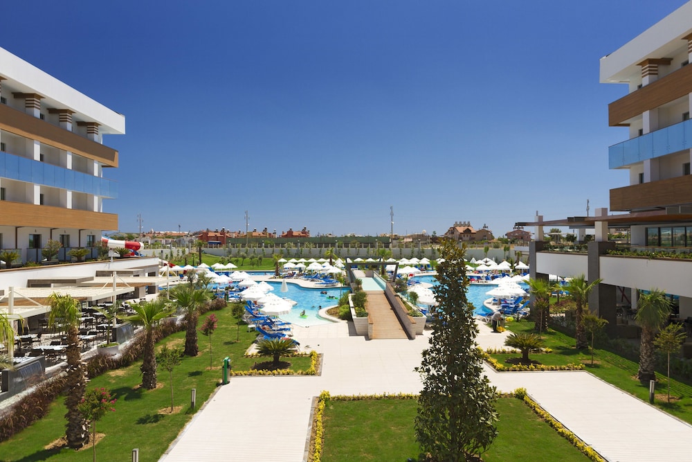 Terrace Elite Resort Hotel 35/41