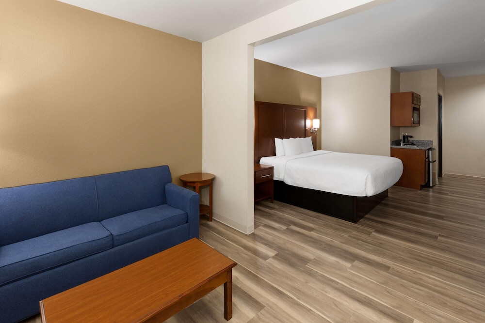 ROOM, KING BED