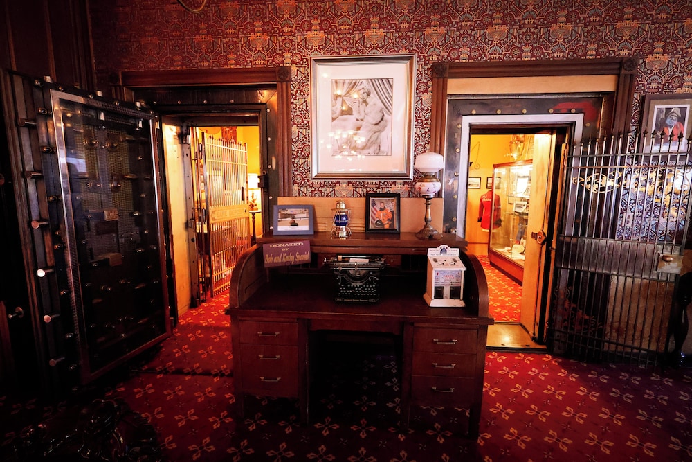 Mizpah Hotel 7/38