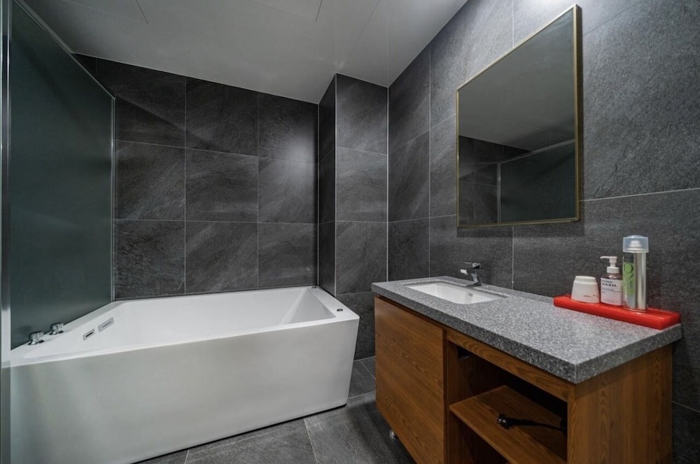 Suwon Station Myeongjak Hotel 52/57