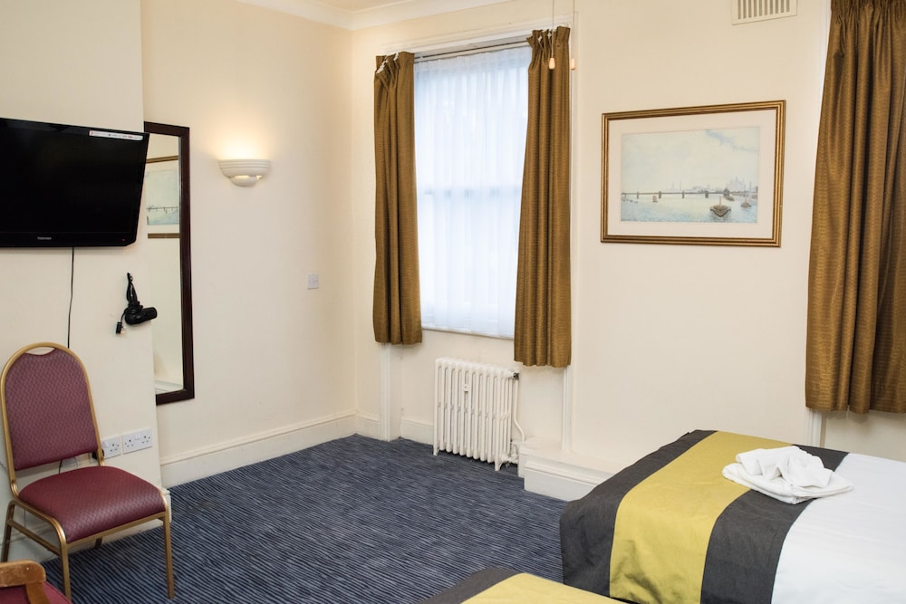 ROSE COURT HOTEL 29/49